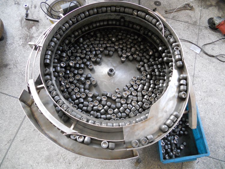 全自动送料新标杆 螺栓振动盘与螺母螺丝送料机的高效与静谧体验